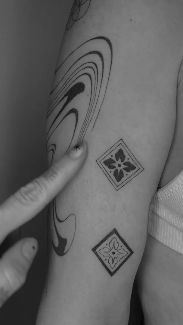 Healed blackwork side piece shown in motion, GAR Tattoo